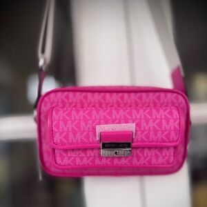 NWT Michael Kors Bradshaw Pink Crossbody Camera Bag with Signature Monogram